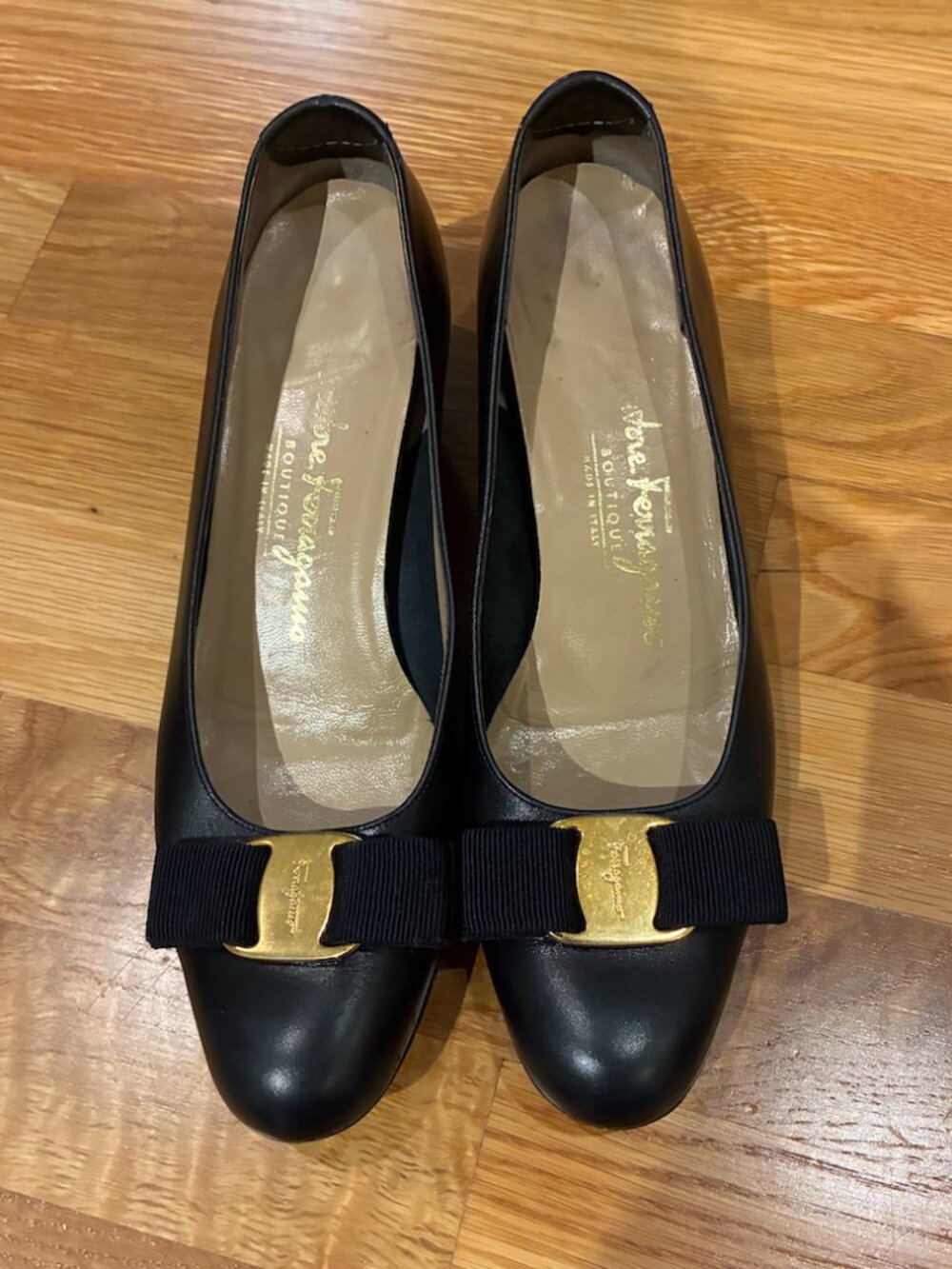 Navy Ferragamo Pumps